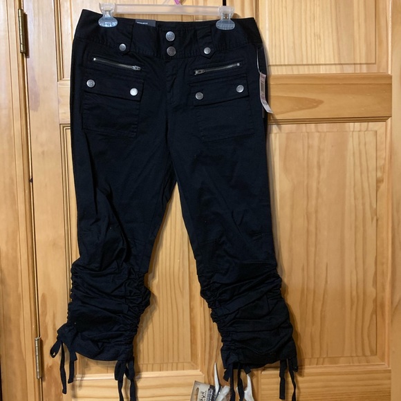 Inc - Capris - regular fit - size 6 black - Picture 1 of 4